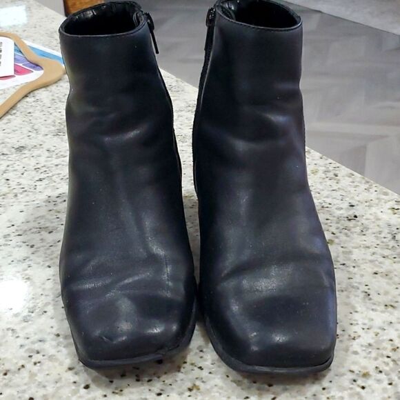 MGD Hope Black, leather and corduroy ankle boots with a stacked heel size 7W - Picture 3 of 5